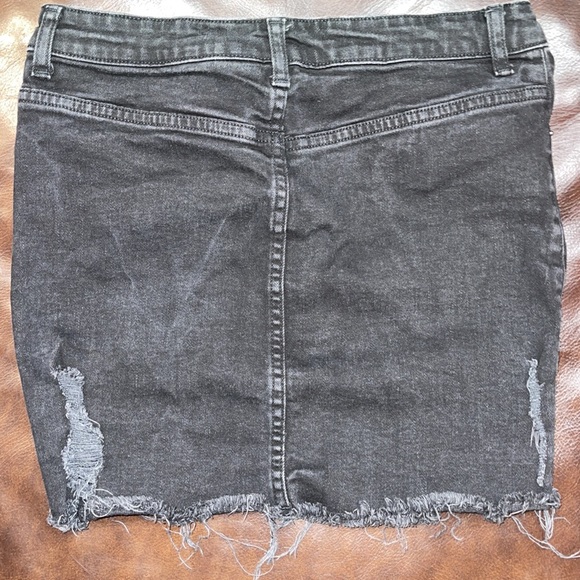 H&M black jean stretch distressed mini skirt 8 - Picture 4 of 13